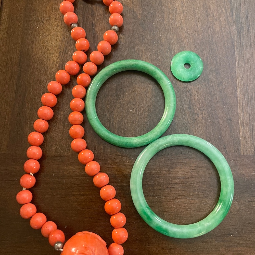 Chinese green jade bangles pendant and old Peking glass technique coral necklace